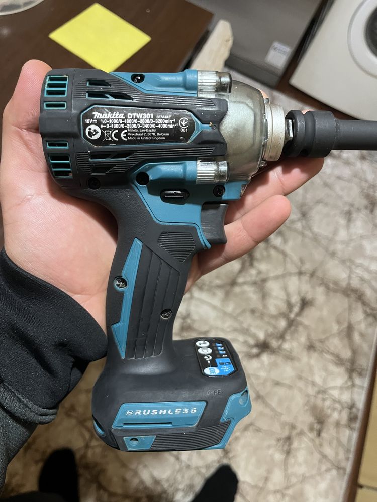 Makita DTW301RTJ Ударен гайковер