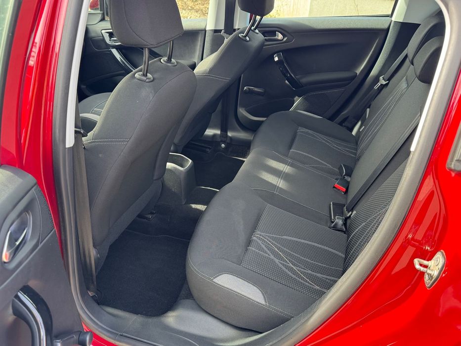 Peugeot 208 2015 Climatic Senzori parcare Navi LED