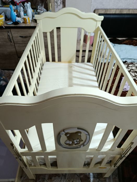 Bolalar karavati 500000 so'm holati yaxshi