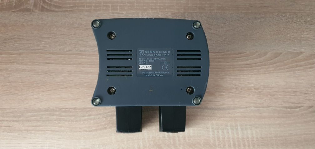 Incarcator Sennheiser L2015 microfon receiver transmitstor