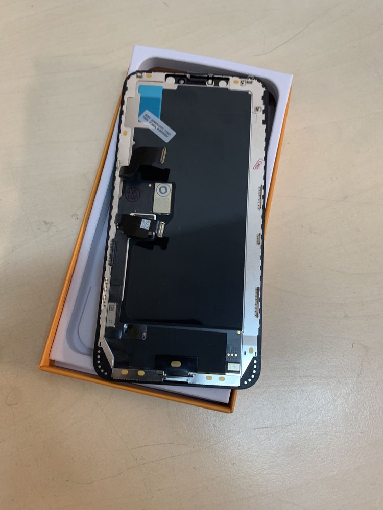 Display iphone xs max Nou Montaj pe loc Fan curier 25 lei Garantie 6 l