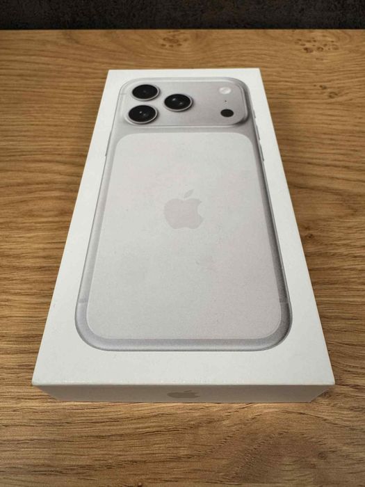 Iphone17 pro с гаранция