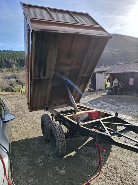 Vând tractor Forestier 651 și remorcă basculabilă la pachet