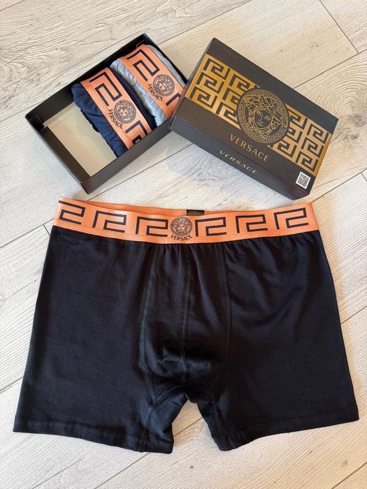 Мъжки боксерки в кутия.