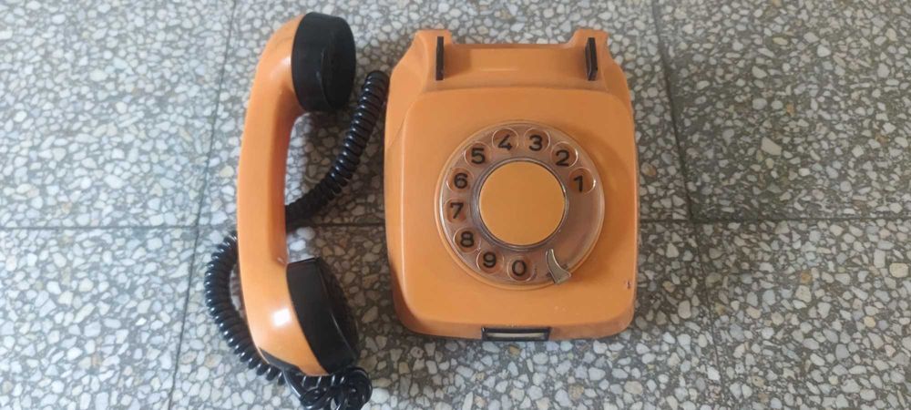 Стар шайбов телефон