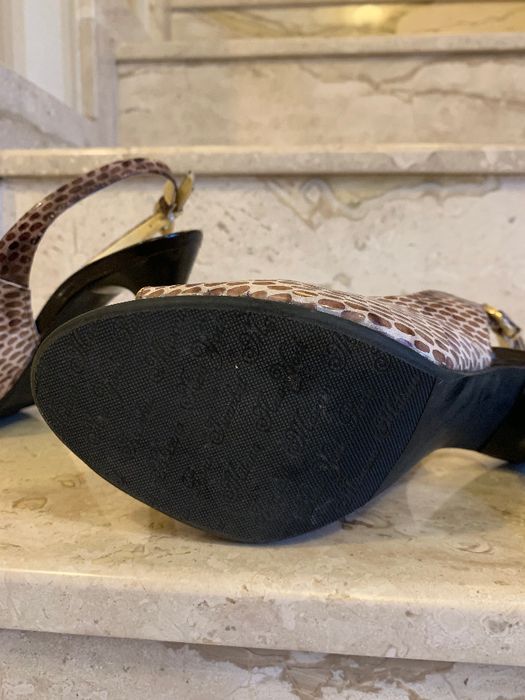 Сандали на висок ток от естествена кожа