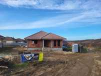 Construim casa la roșu