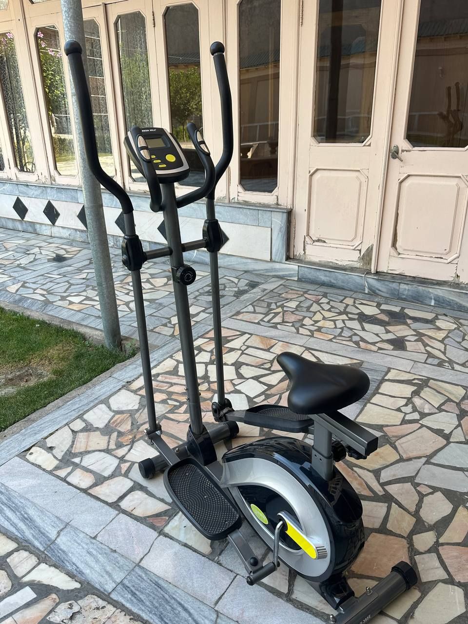 Velik trenajor sotiladi