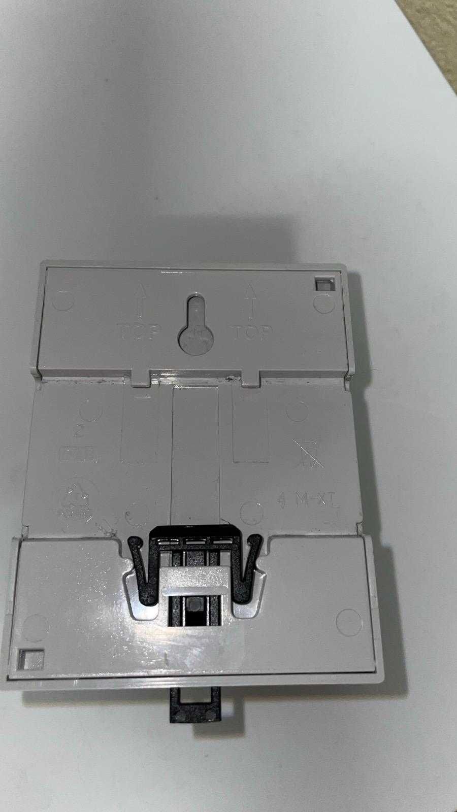 Servomotor de încălzire KNX cu 8 comutatoare