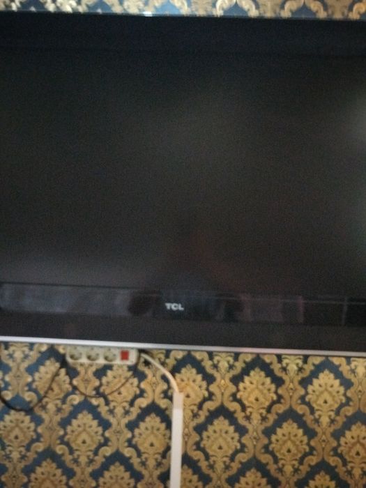 Телевизор плоский в хорошем состояние.