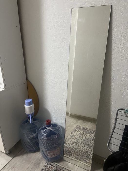 Екі ұзын айна сатылады