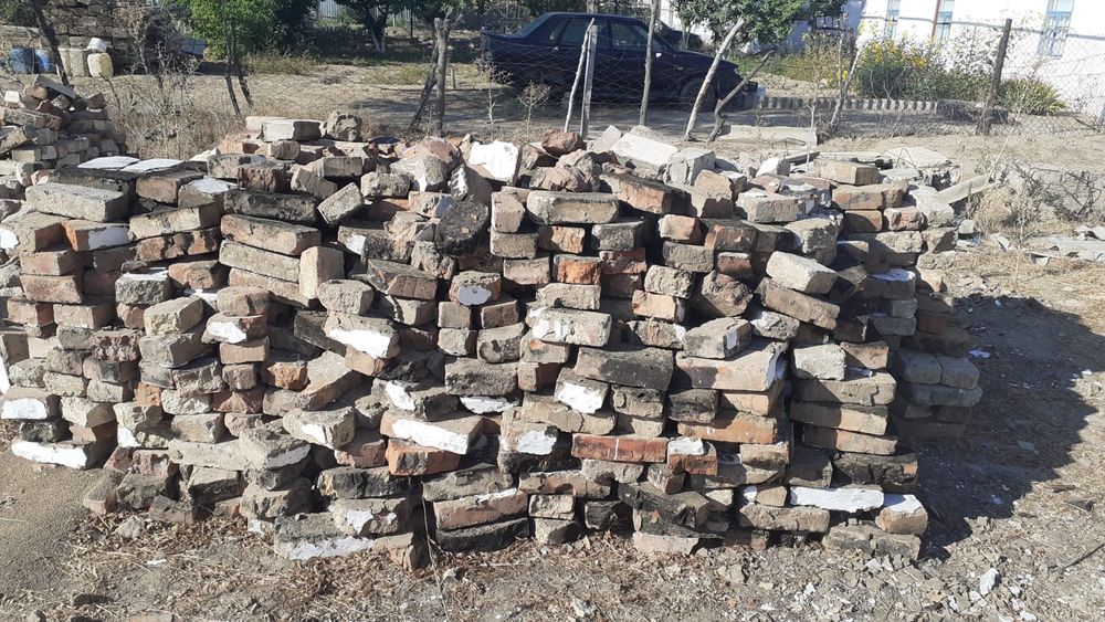 Продаётся кирпич печной а также доски на чёрный потолок