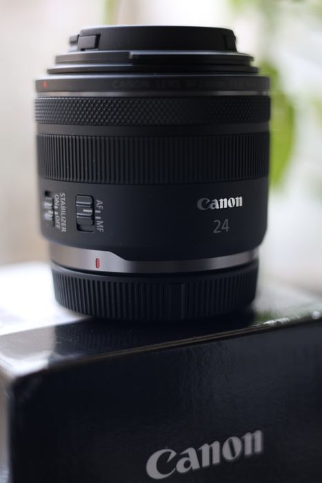 Объектив Canon RF 24mm f/1.8 Macro IS STM