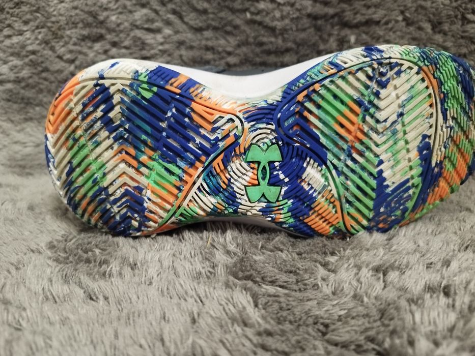 adidasi Under Armour