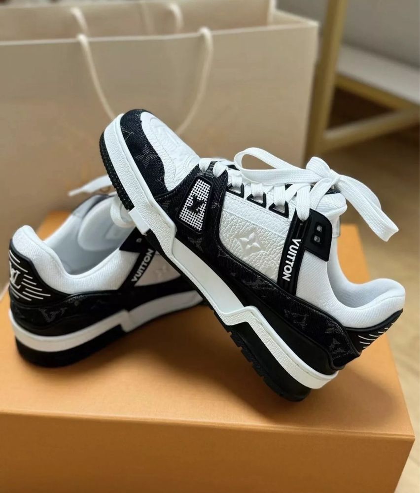 LOUIS VUITTON Sneakers LV Trainer