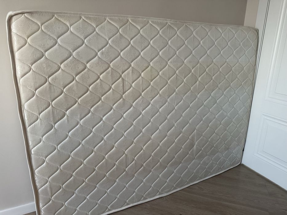 Матрас в хорошем состоянии