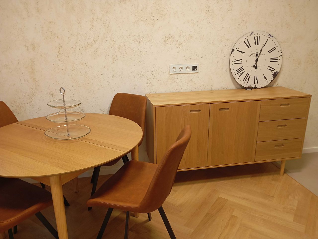 Дава се под наем Тристаен апартамент в София, Павлово - 71 кв.м за 561 € - Снимка #3