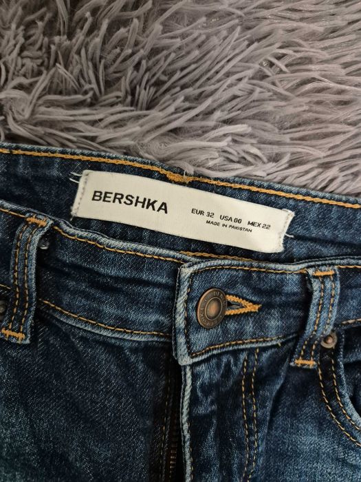 Blugi dama Bershka xs 34 evazați