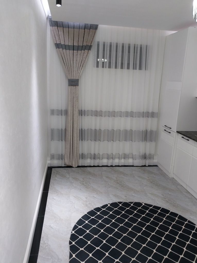 Yangi Dom marxabo katelni oldida. 78kvadrat