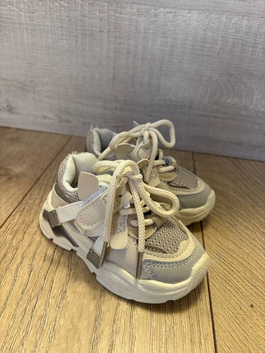 Детские кроссовки