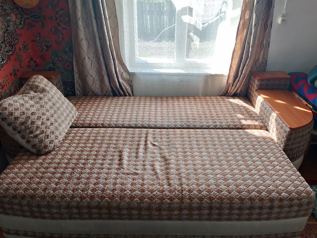 Продаётся диван.