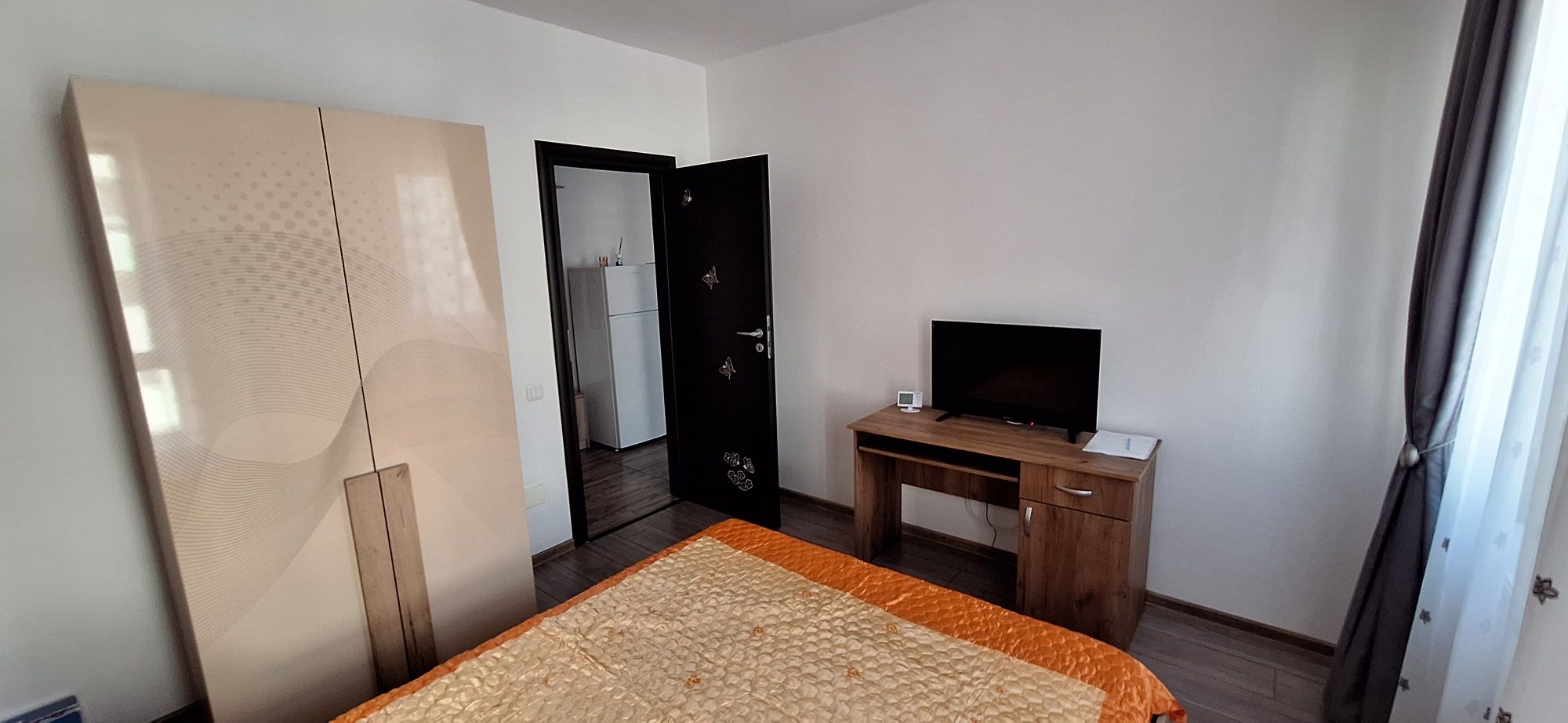 Închiriez studio