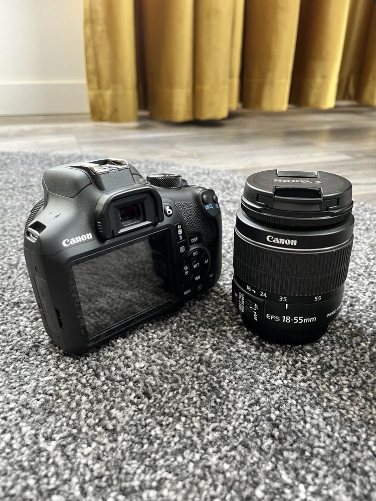 Canon DSLR 1300D cu accesorii incluse