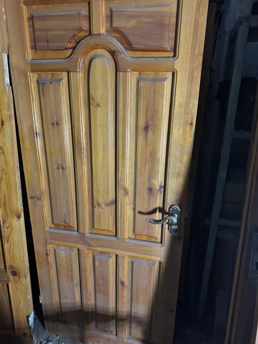 Двери деревянные