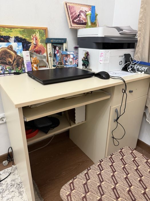 Продам школьный стол, отличное состояние