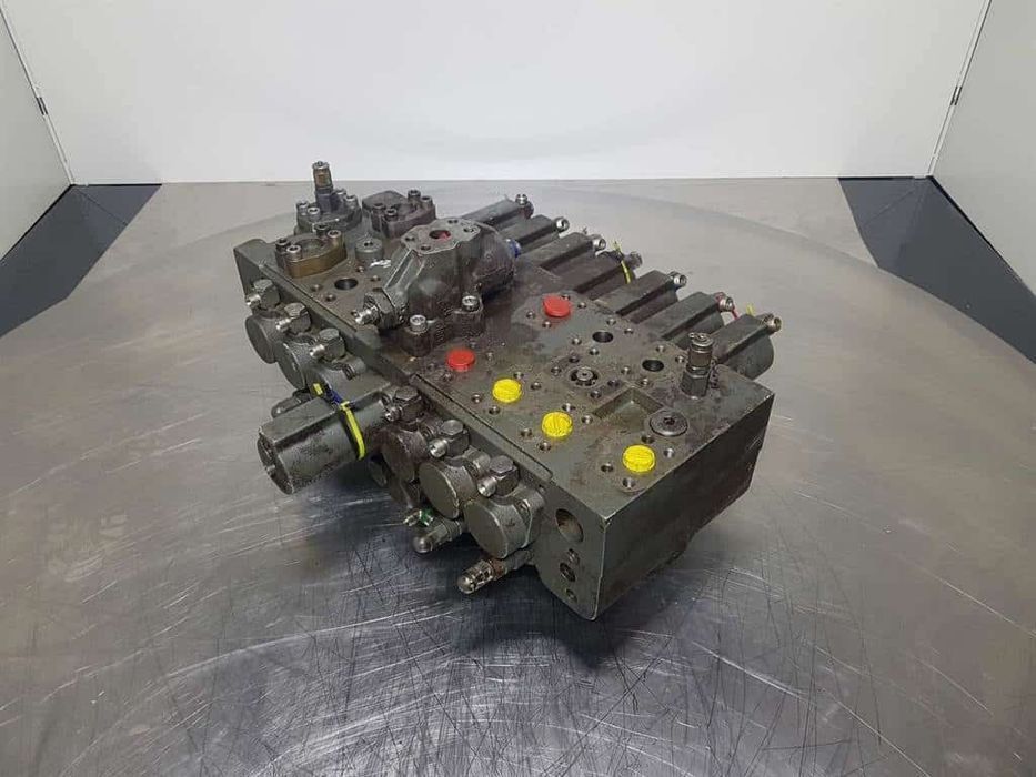 distribuitor hidraulic bobcat 435 zts ult-014015