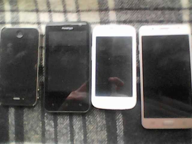Продам сотовые телефоны на запчасти.