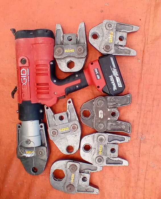 Presa de sertizat ridgid si bacuri
