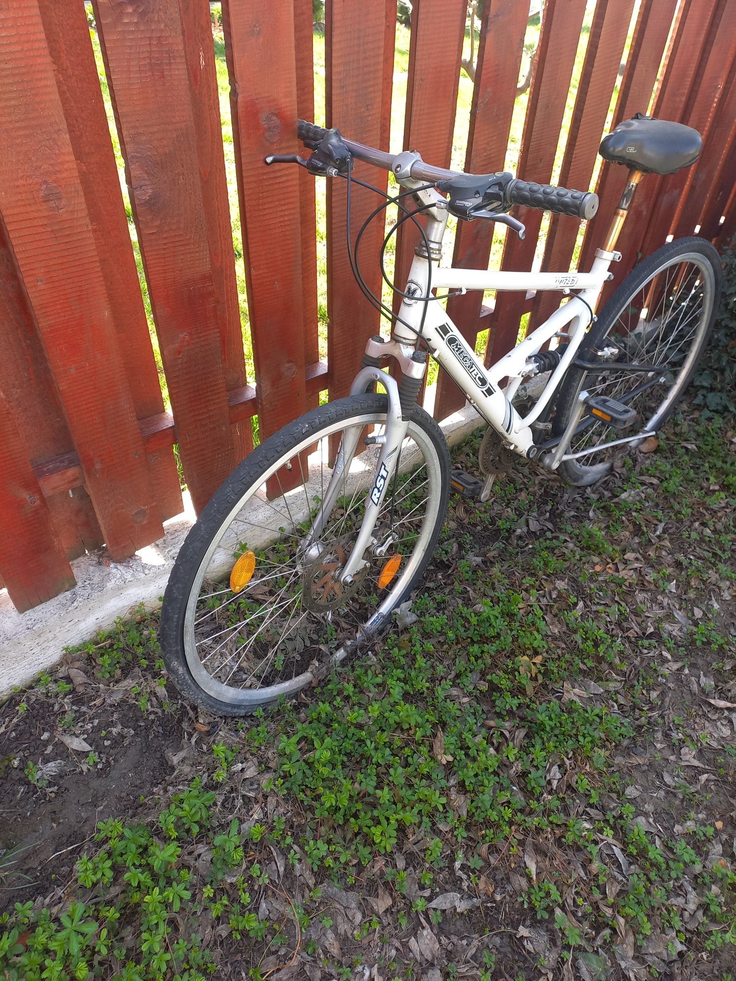 Vând sau schimb bicicleta full suspensie cu roti de 28