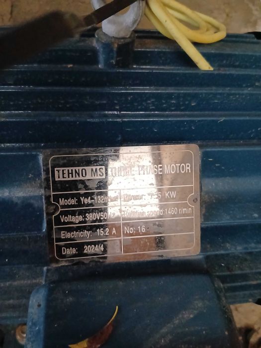 Продвам чисто нова гранул машина и две ярмомелки в добър вид