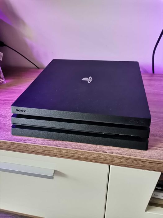 Playstation 4 Pro (CUH-7216B) - повреден