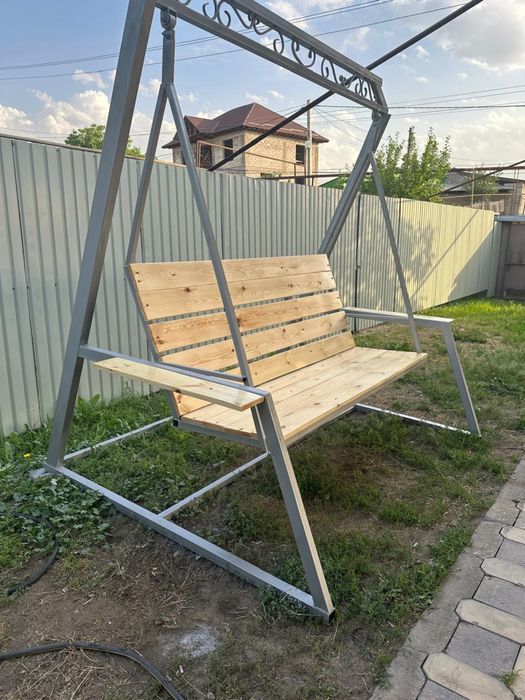 Продается качеля высота  2.70, ширина2.30