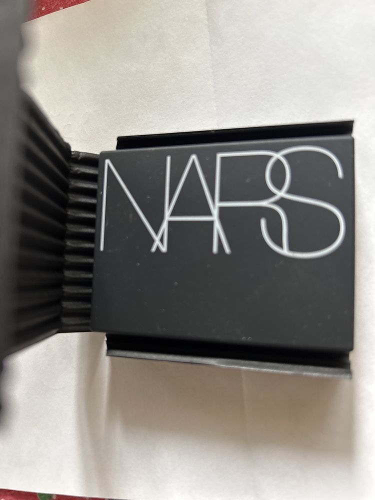 Сенки Nars донесени от Англия