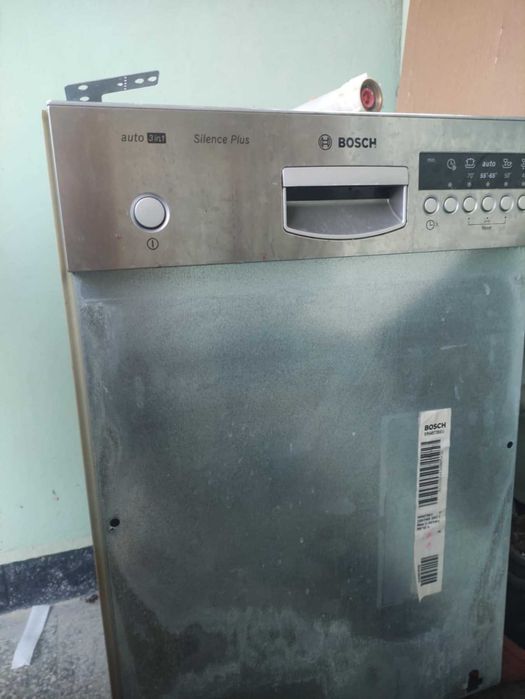продавам съдомиялна машина за вграждане Bosch 45см.
