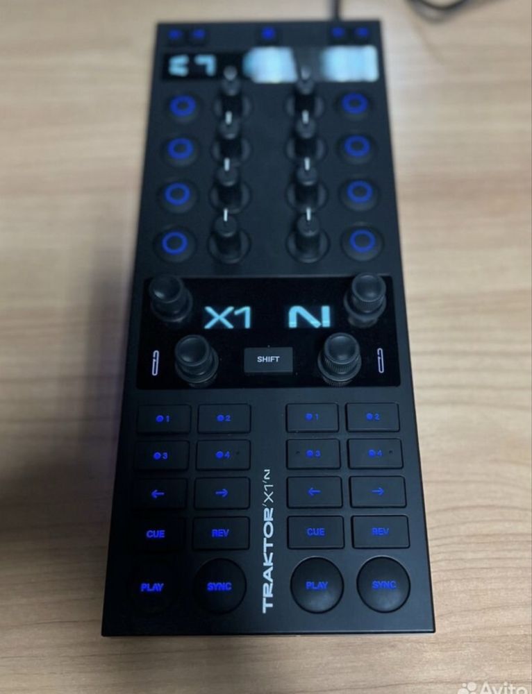 Traktor x1 mk3, native instruments