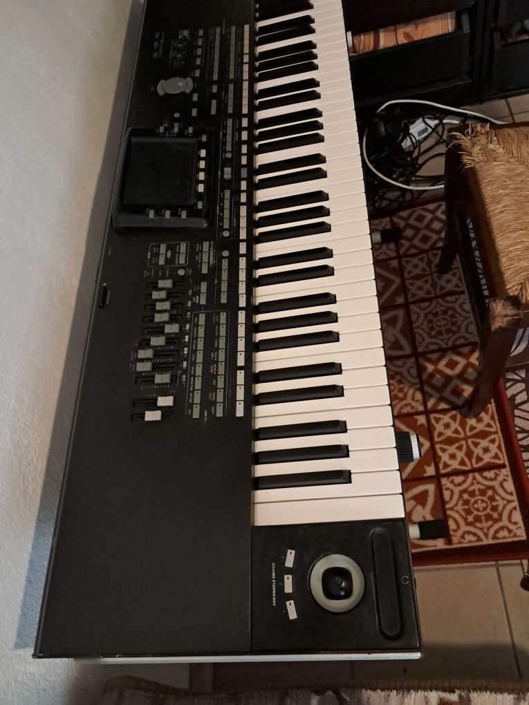 Vând korg pa3x 76key