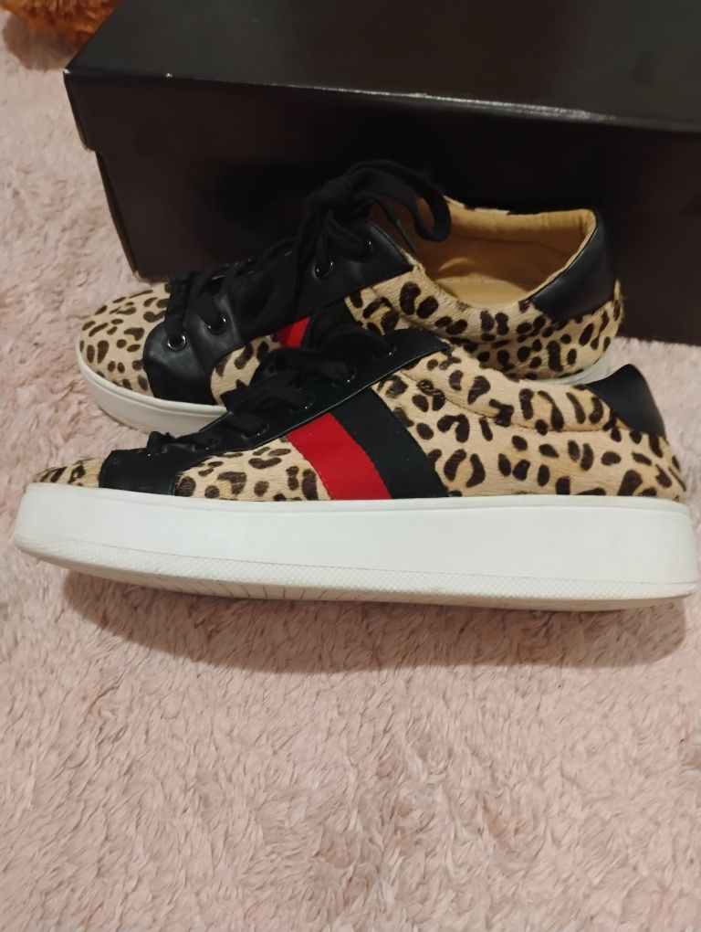 Супер маркови кецове Steve Madden
