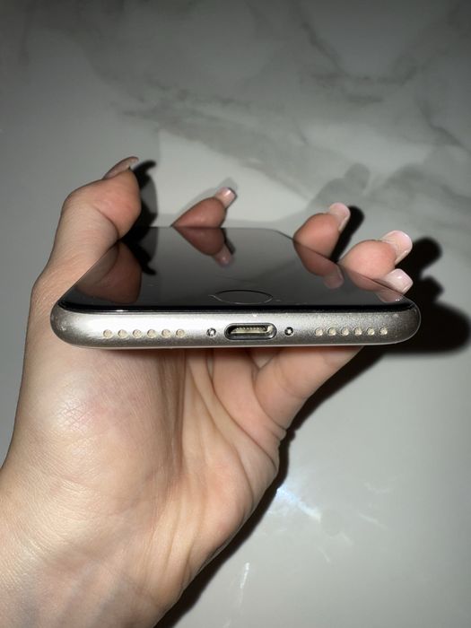 Vând Iphone SE 3 64GB