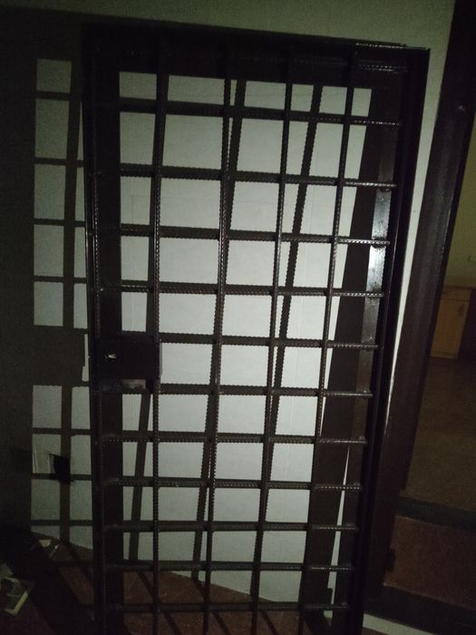 Продам дверь решетка