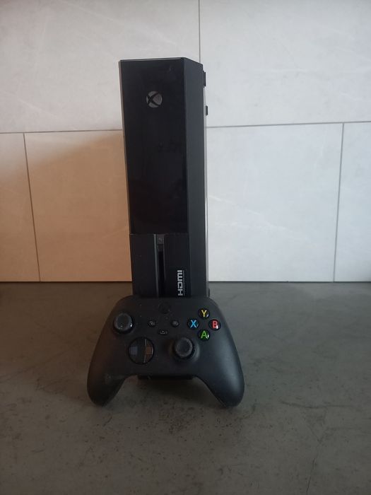 XBOX ONE 500GB + controller