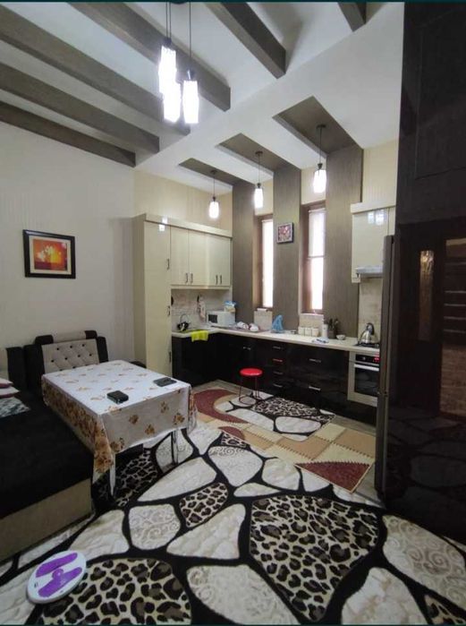 Продаётся 3х-комнатная метро Беруний