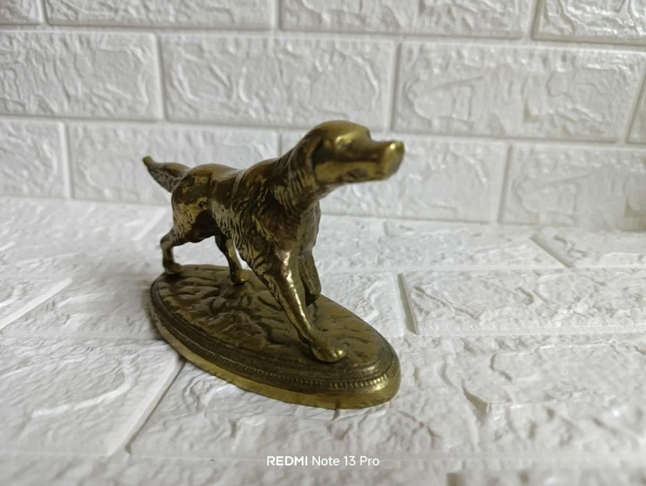 Масивна бронзова хрътка