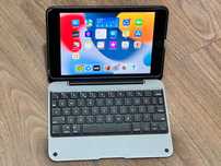 Apple iPad Mini 4 256GB + Чехол кейс клавиатура под "Macbook" из США.