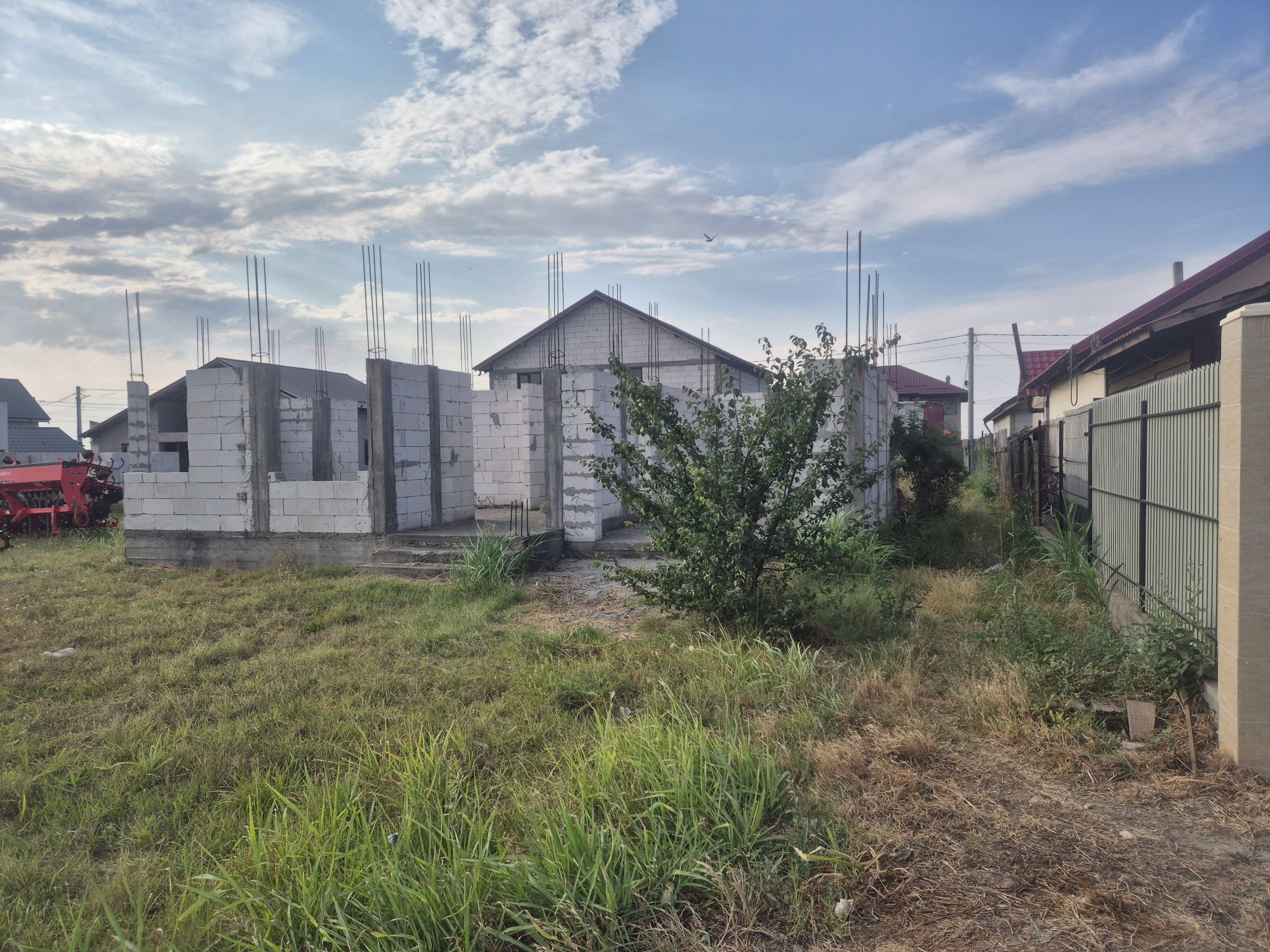 De vânzare teren+casă in construcție