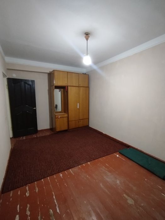 Сдам в аренду тёплую квартиру 2/4/4 кирпич 2*6 балкон Феруза(ваенка)