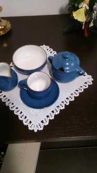 Serviciu mic dejun și set ceainic alb